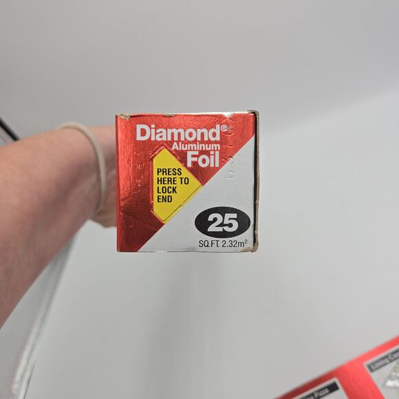 Vintage Diamond Aluminum Foil 25 Sq Ft Box Made in USA 80s Retro Kitchen - Picture 4 of 5